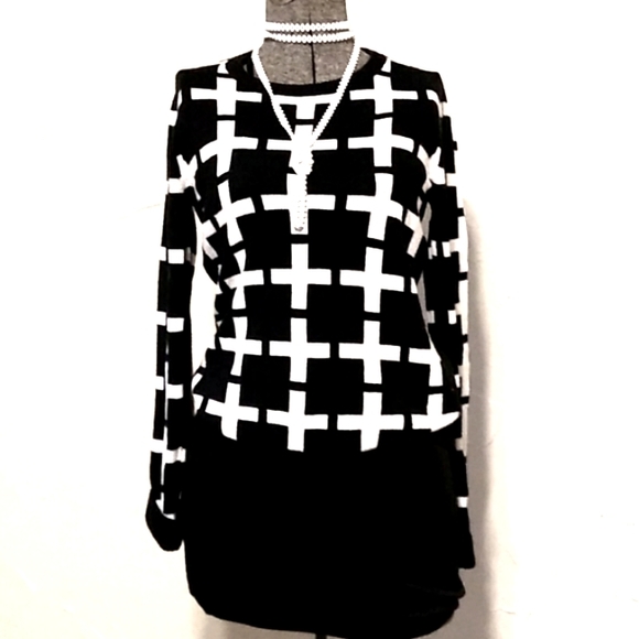 NWOT Merona SuPer Soft B/W Knit Cross Print Crewneck Sweater - Picture 2 of 13